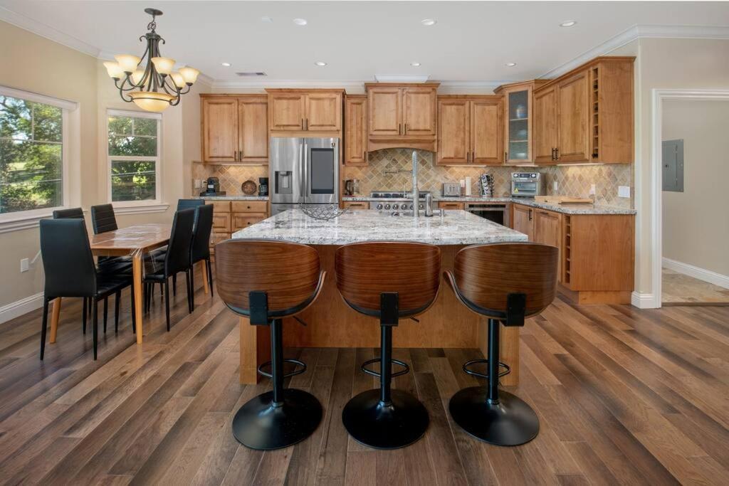 New Luxury Lake House In Pine Mountain Lake Close To Yosemite! Perfect For All Seasons! Great For Retreats, Getaways, Celebrations, And More! Groveland Esterno foto
