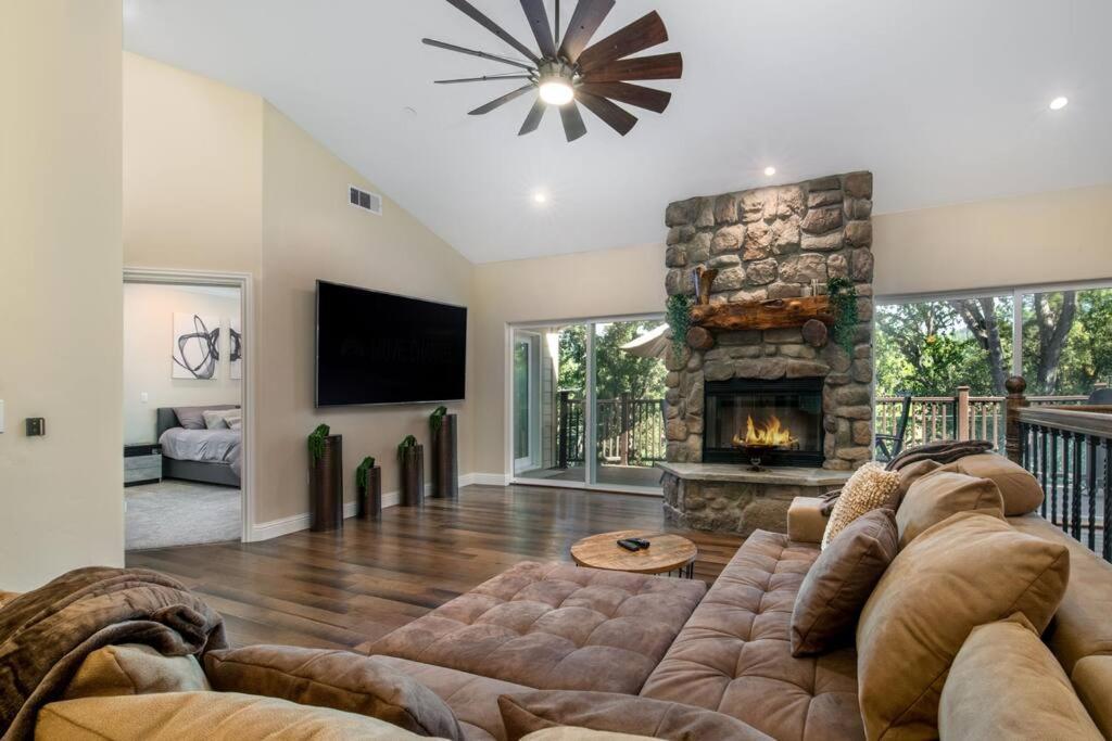 New Luxury Lake House In Pine Mountain Lake Close To Yosemite! Perfect For All Seasons! Great For Retreats, Getaways, Celebrations, And More! Groveland Esterno foto