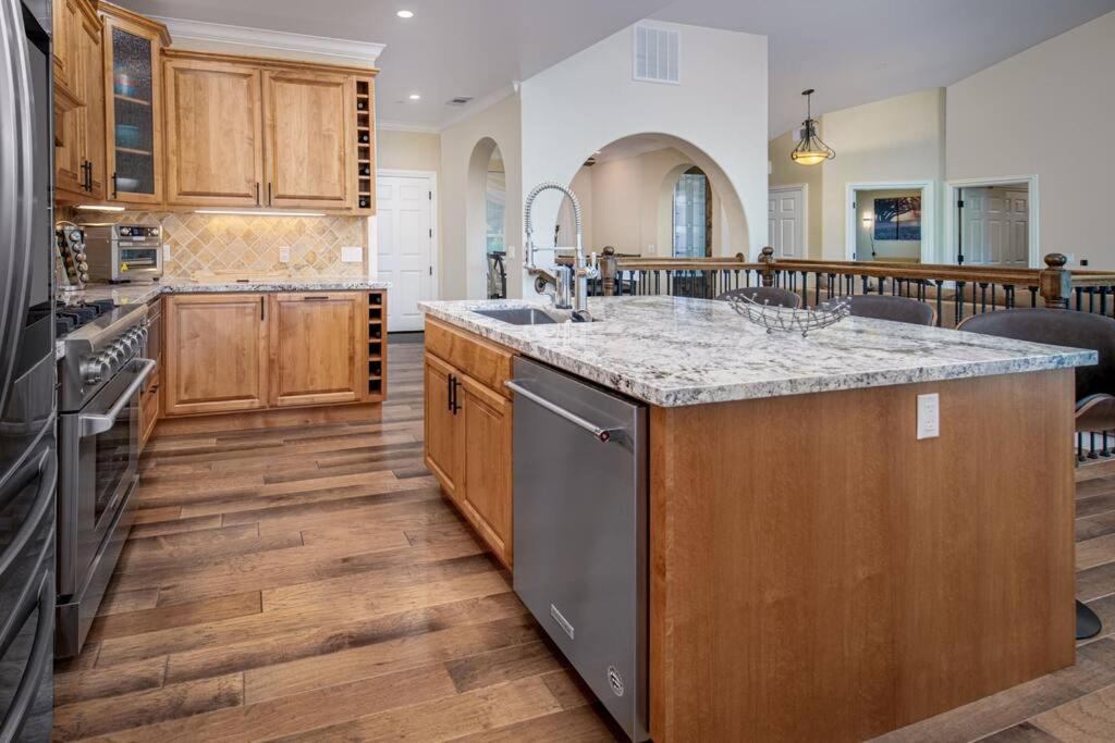 New Luxury Lake House In Pine Mountain Lake Close To Yosemite! Perfect For All Seasons! Great For Retreats, Getaways, Celebrations, And More! Groveland Esterno foto