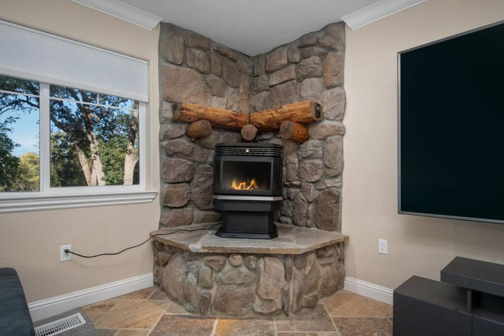 New Luxury Lake House In Pine Mountain Lake Close To Yosemite! Perfect For All Seasons! Great For Retreats, Getaways, Celebrations, And More! Groveland Esterno foto