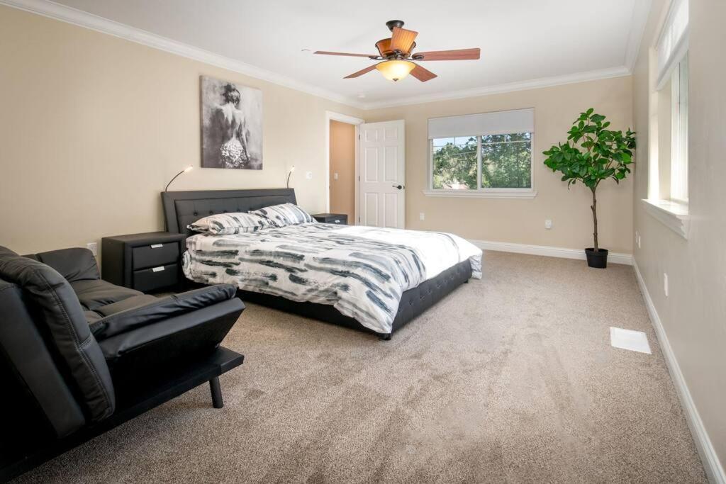 New Luxury Lake House In Pine Mountain Lake Close To Yosemite! Perfect For All Seasons! Great For Retreats, Getaways, Celebrations, And More! Groveland Esterno foto