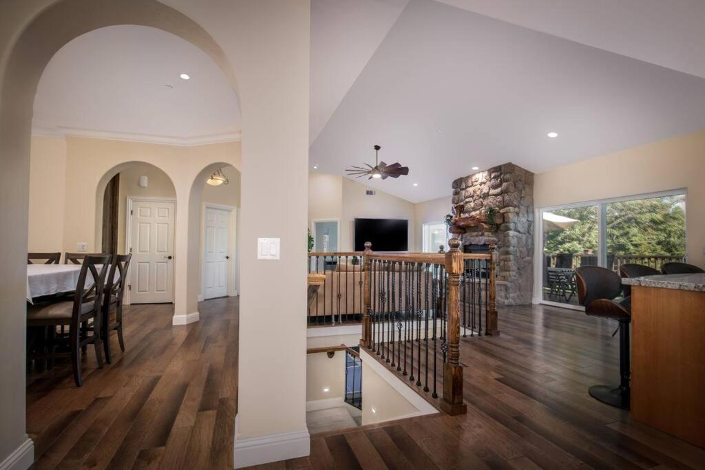 New Luxury Lake House In Pine Mountain Lake Close To Yosemite! Perfect For All Seasons! Great For Retreats, Getaways, Celebrations, And More! Groveland Esterno foto